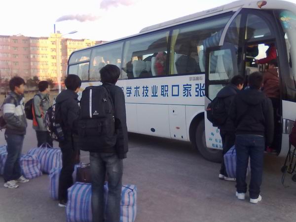 BEAT365官网2013届毕业生赴企业顶岗实习