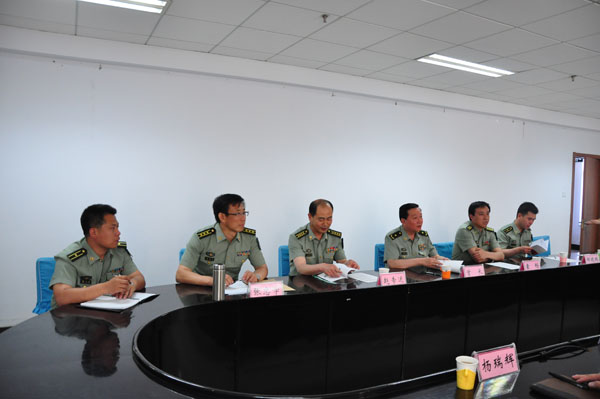 河北省军区副政委李建斌少将一行来BEAT365官网检查指导大学生征兵工作