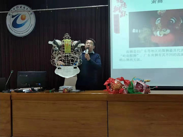 传统文化进校园——BEAT365官网举办龙狮文化讲座