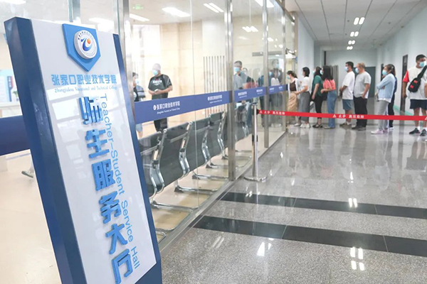 筑牢校园疫情防控网！BEAT365官网对全体教职员工开展核酸检测工作